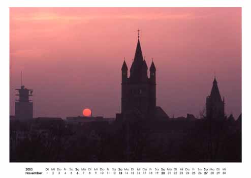 November: Sonnenuntergang mit Kirche Groß St. Martin