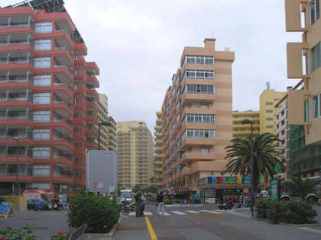 Hotelburgen im neuen Zentrum von Puerto de la Cruz