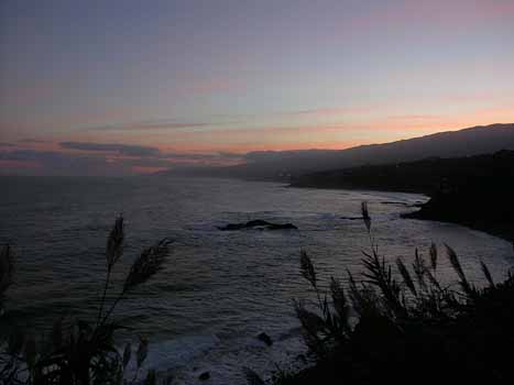 Sonnenaufgang mit Blick in Richtung Puerto de la Cruz und das Anaga-Gebirge