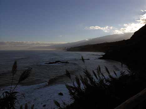 Morgens bei klarem Himmel mit Blick in Richtung Puerto de la Cruz